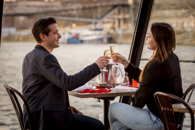 Déjeuner romantique sur la Seine