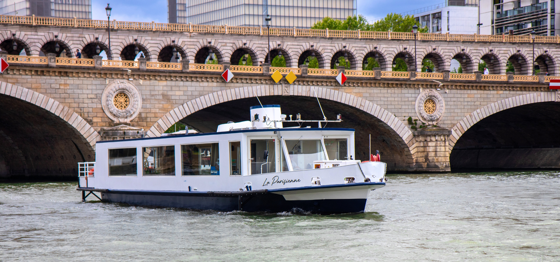 La Parisienne - Paris Seine La Parisienne - Paris Seine